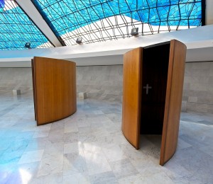 A PORTA SANTA DO CONFESSIONÁRIO