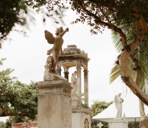 AS INTERCESSÕES PELOS DEFUNTOS PRESENTES NAS ORAÇÕES EUCARÍSTICAS I, II E III DA TERCEIRA EDIÇÃO DO MISSAL ROMANO: ANÁLISE LITÚRGICO-TEOLÓGICA